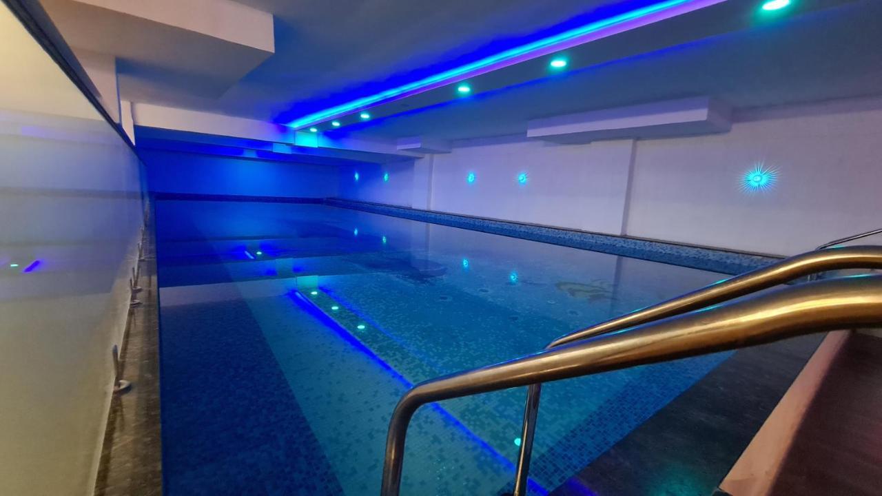 Galaxy Club & Hotel Bijāpur Dış mekan fotoğraf