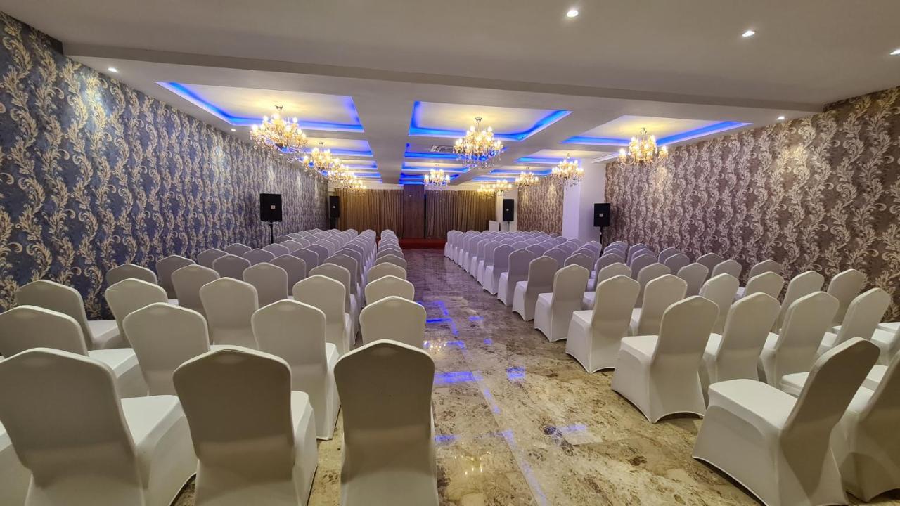 Galaxy Club & Hotel Bijāpur Dış mekan fotoğraf