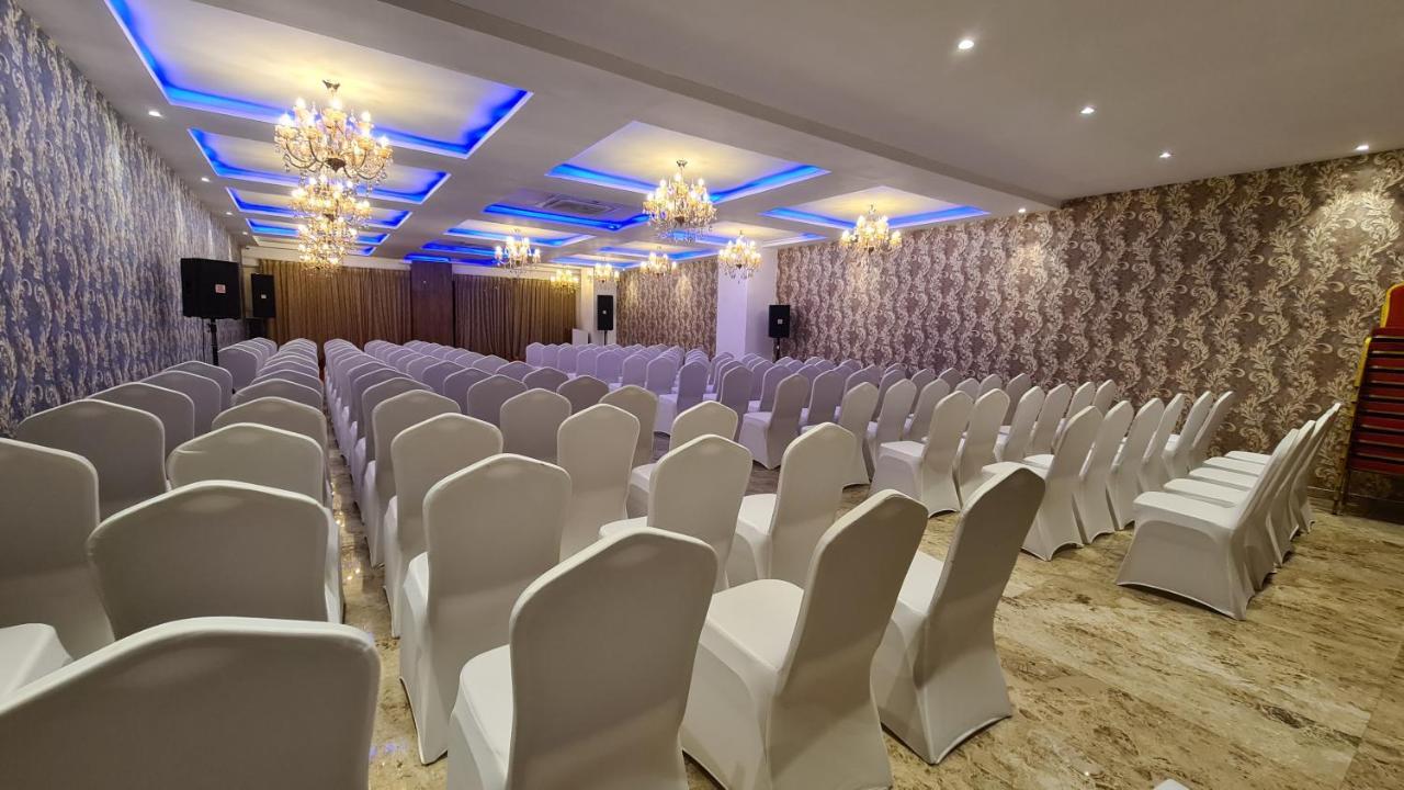 Galaxy Club & Hotel Bijāpur Dış mekan fotoğraf