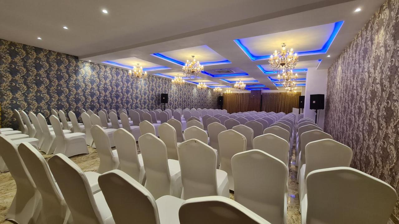 Galaxy Club & Hotel Bijāpur Dış mekan fotoğraf