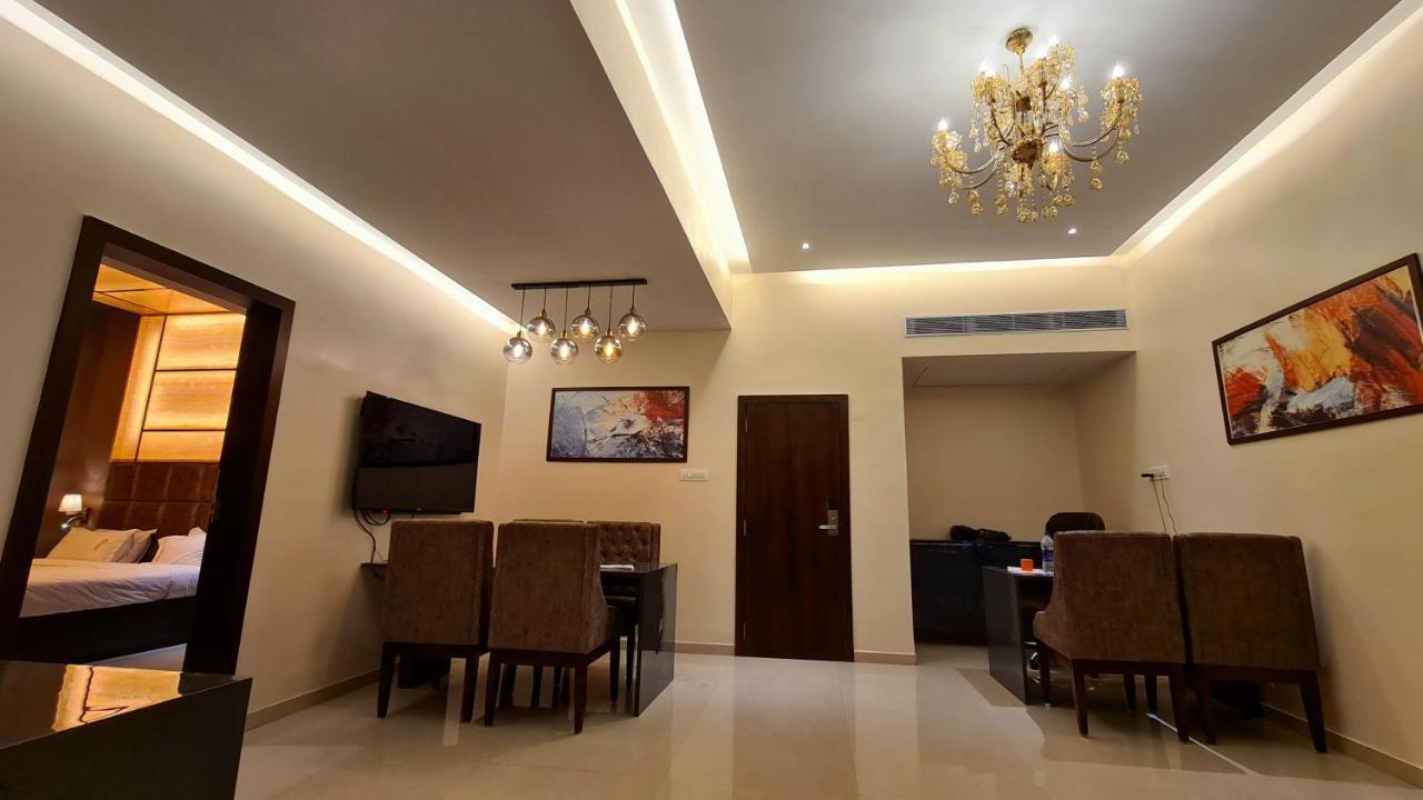 Galaxy Club & Hotel Bijāpur Dış mekan fotoğraf