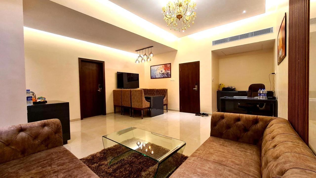 Galaxy Club & Hotel Bijāpur Dış mekan fotoğraf