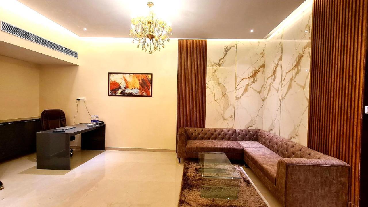Galaxy Club & Hotel Bijāpur Dış mekan fotoğraf