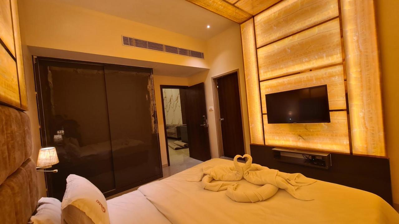 Galaxy Club & Hotel Bijāpur Dış mekan fotoğraf