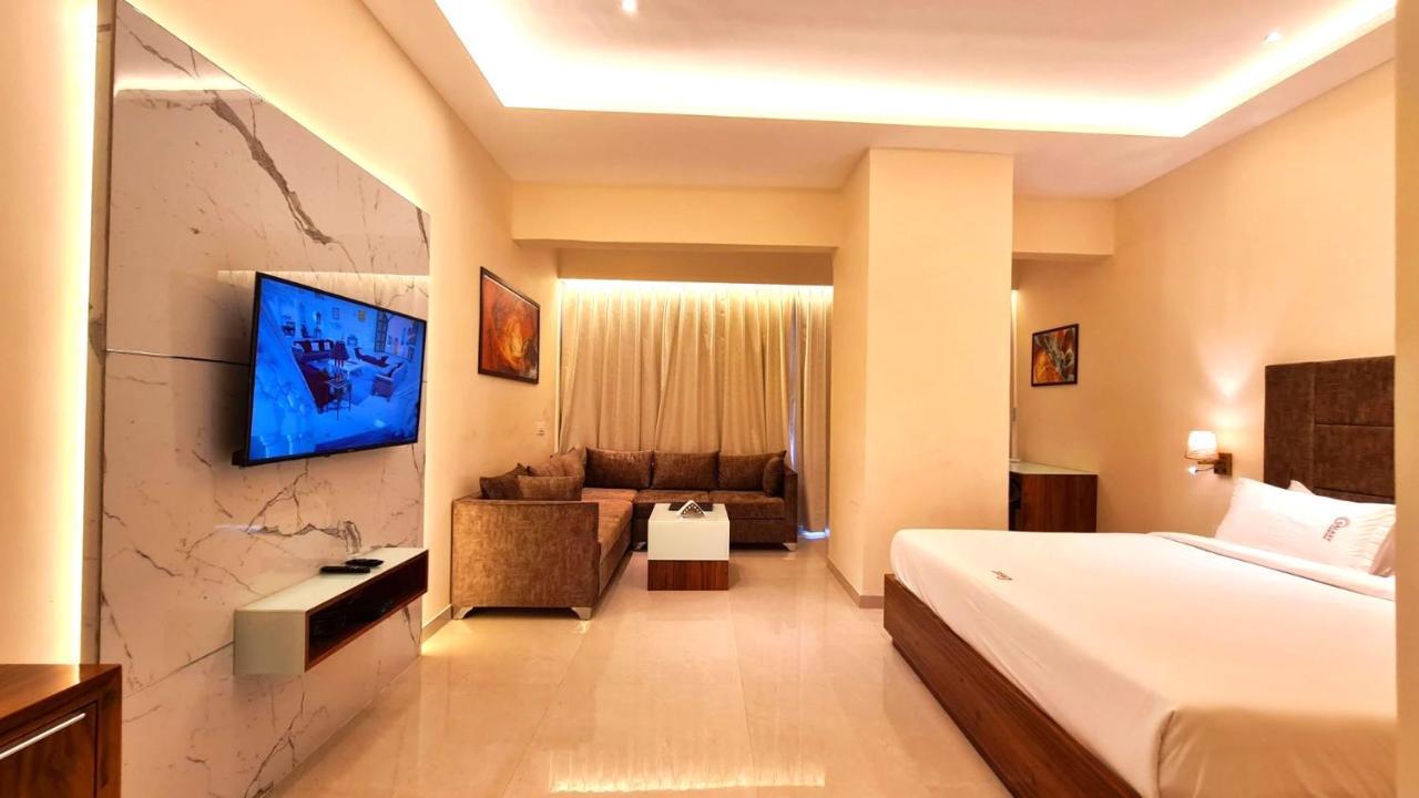 Galaxy Club & Hotel Bijāpur Dış mekan fotoğraf