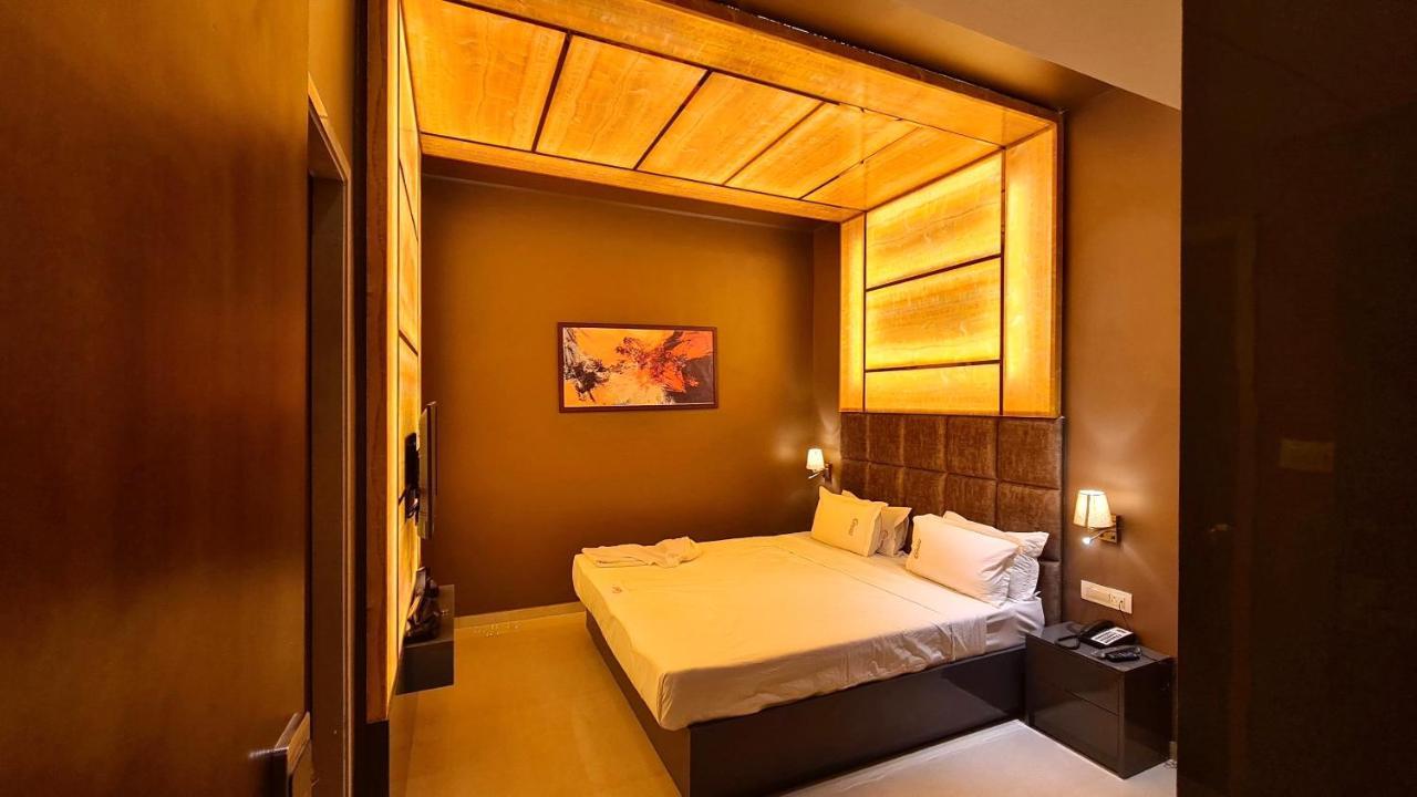 Galaxy Club & Hotel Bijāpur Dış mekan fotoğraf